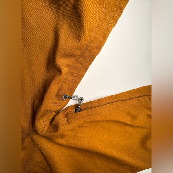 Women’s Volcom snowboarding pants, just purchased & they are too big. - Picture 3 of 5